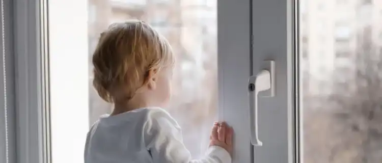 Jesienne przygody dziecka. Zabawy, które rozweselą malucha w listopadowe dni