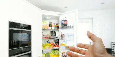 Z jakiego powodu w lodówce warto trzymać cukier? Ten patent cię zaskoczy 