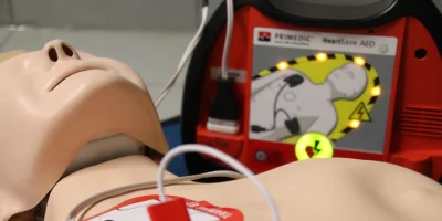 Młodzież uczyła się ratować życie. Bezpłatne warsztaty pierwszej pomocy w Legionowie
