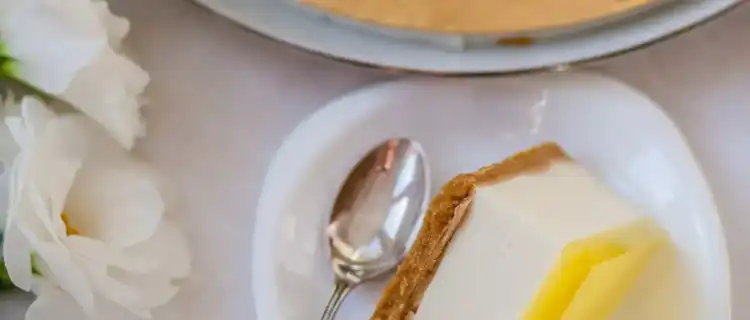 Piankowy sernik z mango