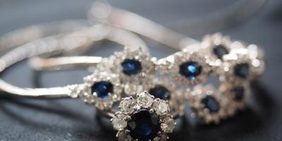 Policjanci zatrzymali kobietę podejrzaną o kradzieże i kradzież rozbójniczą w powiecie legionowskim