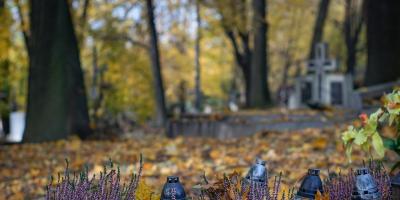 Policja ostrzega! - kieszonkowcy na cmentarzach, włamania i kradzieże do domów.