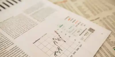 Pomoc w pisaniu pracy z ekonomii – dlaczego to się opłaca?