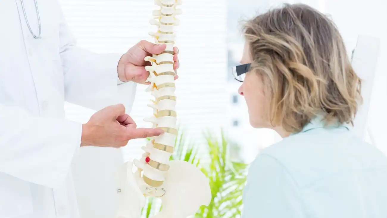 Czym jest Endoproteza biodra i jak wygląda rehabilitacja domowa NFZ?