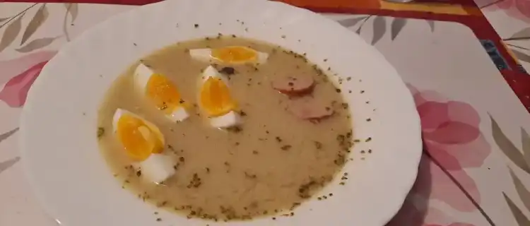 Żurek - tradycyjna zupa na wielkanoc. Jak go ugotować?