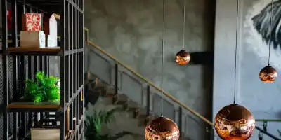 Jakie lampy sufitowe pasują do wnętrz urządzonych w stylu industrialnym?