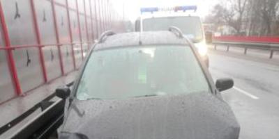 Zderzyła się z barierami na wiadukcie