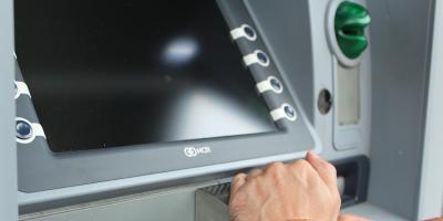 Jak nie dać się okraść korzystając z karty płatniczej? - podstawowe zasady bezpieczeństwa