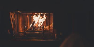 Wyjątkowy efekt wizualny w kominkach elektrycznych