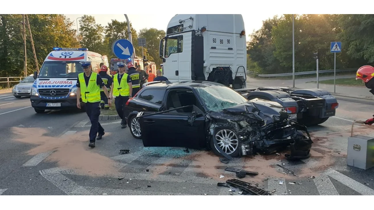 Kolejny wypadek na drodze krajowej nr 61 [Zdjęcia]