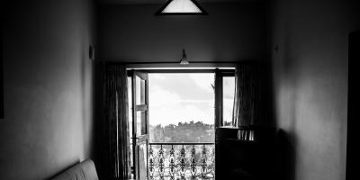 Poszukiwany listem gończym, schował się..... w wersalce.