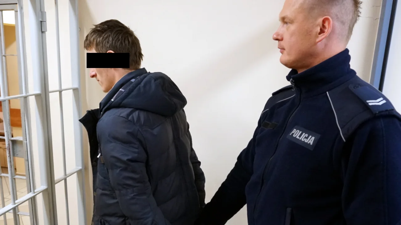 Kolejny pijany wylądował na słupie