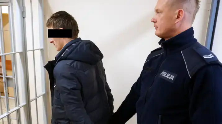 Kolejny pijany wylądował na słupie