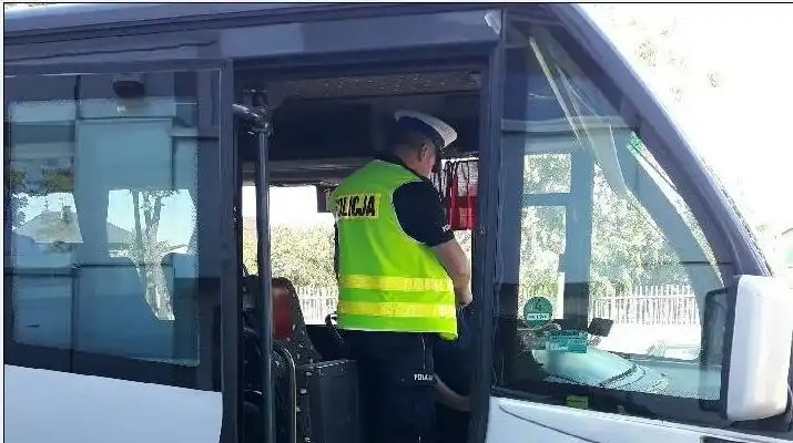 Kontrola autokaru przed wycieczką. Jak ją zgłosić?