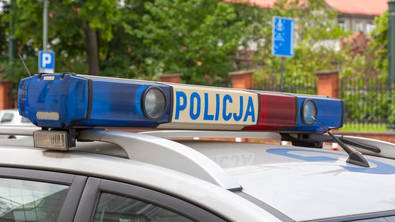 Legionowo. Uderzyła w zaparkowany samochód i uciekła z miejsca zdarzenia