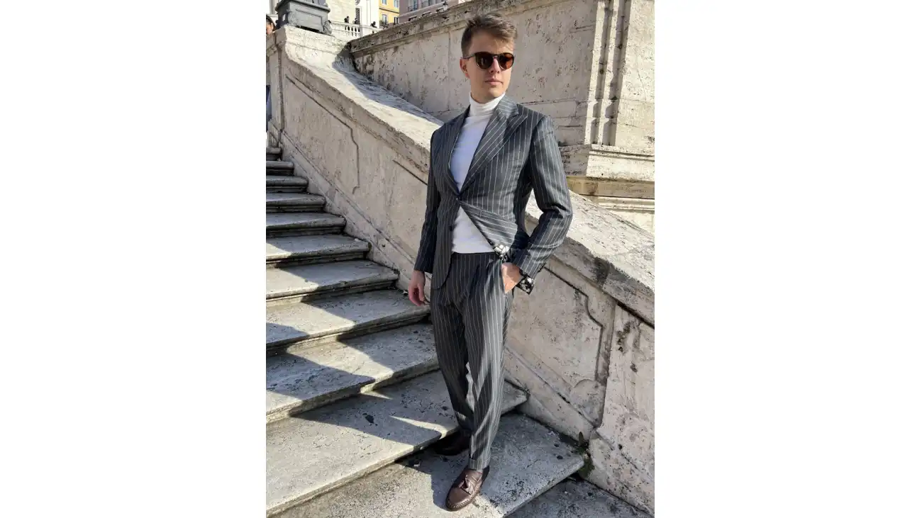 Garnitury Szyte na Miarę. Dlaczego Warto Postawić na Doświadczonego Krawca?