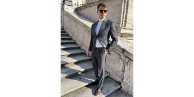 Garnitury Szyte na Miarę. Dlaczego Warto Postawić na Doświadczonego Krawca?