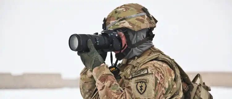 Policjanci ostrzegają przed oszustami - działają na amerykańskiego żołnierza, albo próbują wyłudzić pieniądze z banku na kolekcjonerski dowód.