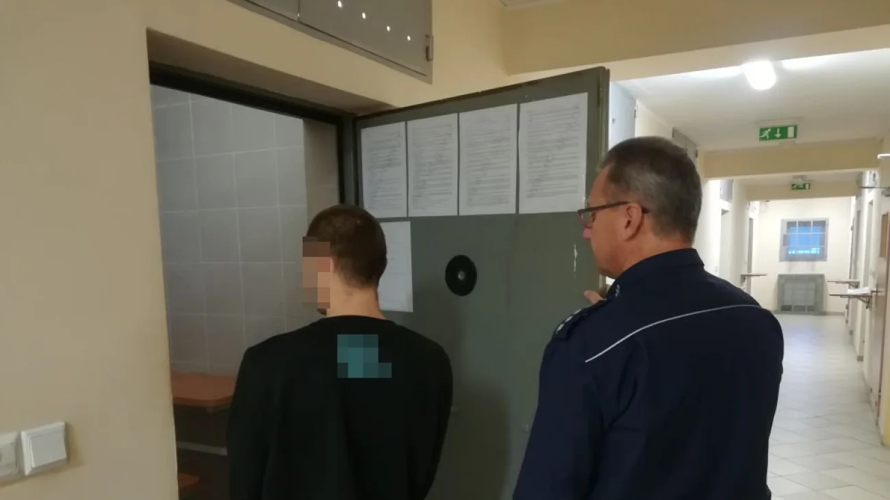 Groził matce śmiercią oraz naruszył nietykalność cielesną policjanta. Został tymczasowo aresztowany
