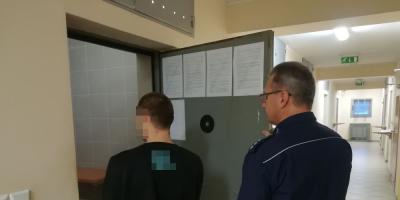 Groził matce śmiercią oraz naruszył nietykalność cielesną policjanta. Został tymczasowo aresztowany
