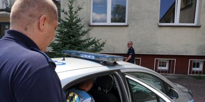 Przyjechał popatrzeć na wodę i wpadł podczas kontroli