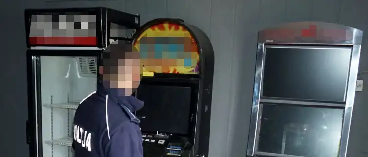 Służby ukróciły nielegalny hazard na automatach w powiecie legionowskim