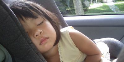 Dziecko w rozgrzanym samochodzie jest jak skazanie na śmierć! [Film]