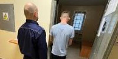 Ustalony i zatrzymany przez kryminalnych recydywista odpowie za kradzież rowerów i hulajnogi