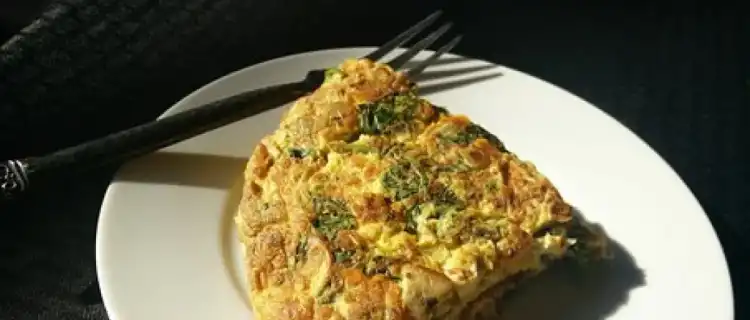 Wiosenny omlet szpinakowy