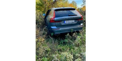 Skradzione volvo odnalezione w lesie