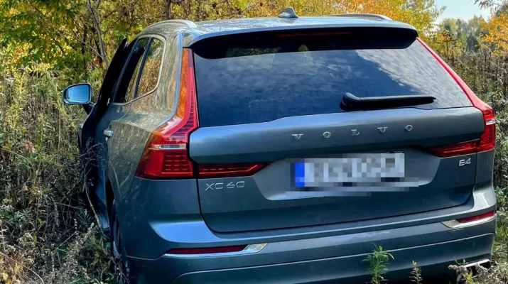Skradzione volvo odnalezione w lesie