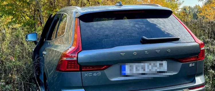 Skradzione volvo odnalezione w lesie