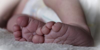 Legionowo. Matka brutalnie pobiła noworodka, postawiono już jej zarzuty!