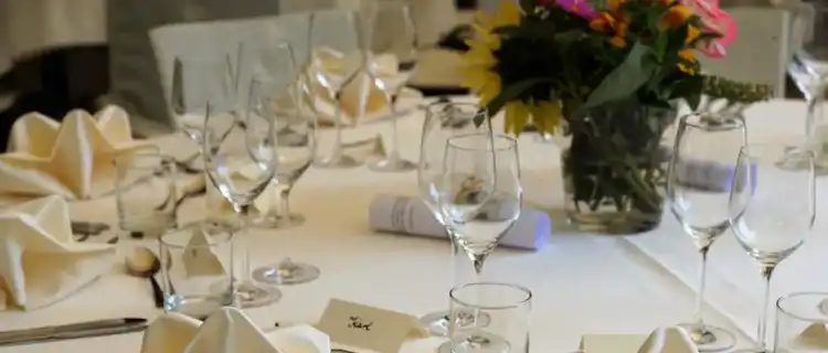 Savoir-vivre przy stole. Zasady, które powinieneś znać.