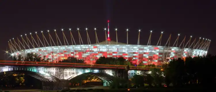 Szczyt bliskowschodni. Utrudnienia w Warszawie. Zmiany w komunikacji i zakazy parkowania.