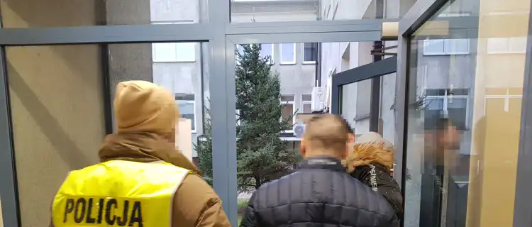 Tymczasowy areszt dla 40-latka po kradzieży rozbójniczej i znieważeniu pracownika ochrony