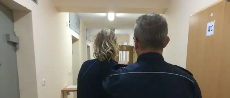 Legionowscy policjanci zatrzymali 19-latka. W jego aucie znaleźli marihuanę