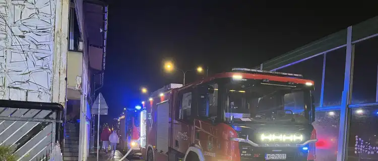  Pożar warsztatu samochodowego w Legionowie – szczegóły akcji straży pożarnej