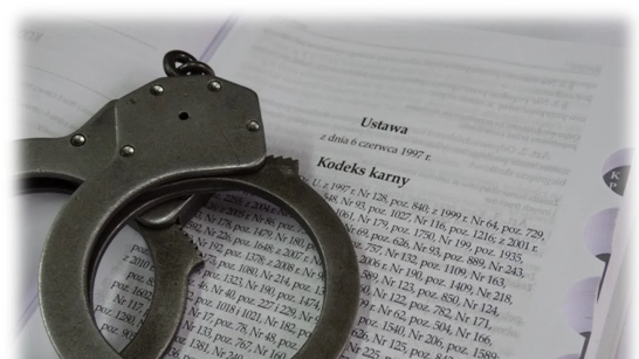 Poszukiwany przez prokuraturę i z dożywotnim zakazem kierowania – zatrzymany przez legionowską policję  