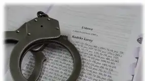 Poszukiwany przez prokuraturę i z dożywotnim zakazem kierowania – zatrzymany przez legionowską policję  