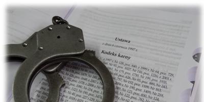 Poszukiwany przez prokuraturę i z dożywotnim zakazem kierowania – zatrzymany przez legionowską policję  