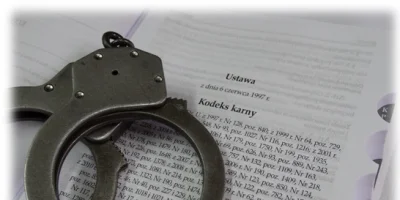 Poszukiwany przez prokuraturę i z dożywotnim zakazem kierowania – zatrzymany przez legionowską policję  