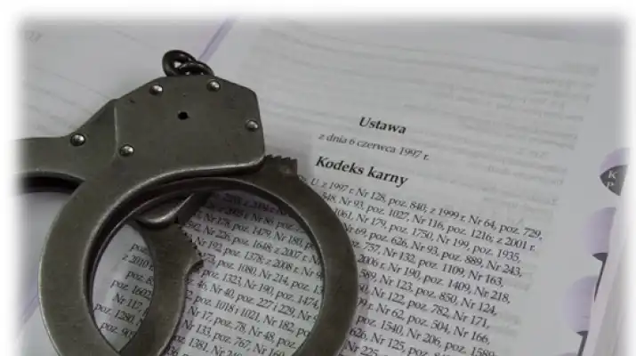 Poszukiwany przez prokuraturę i z dożywotnim zakazem kierowania – zatrzymany przez legionowską policję  