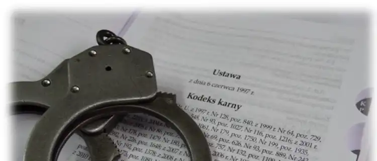 Poszukiwany przez prokuraturę i z dożywotnim zakazem kierowania – zatrzymany przez legionowską policję  