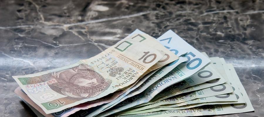 Chcesz otrzymać świadczenie 300 plus we wrześniu? Masz czas do 31 sierpnia!